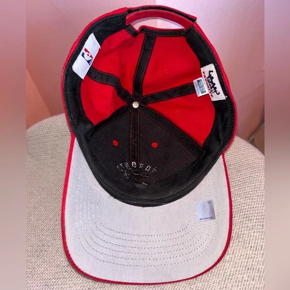 Red Toronto Raptors Baseball Hat - Picture 2 of 3